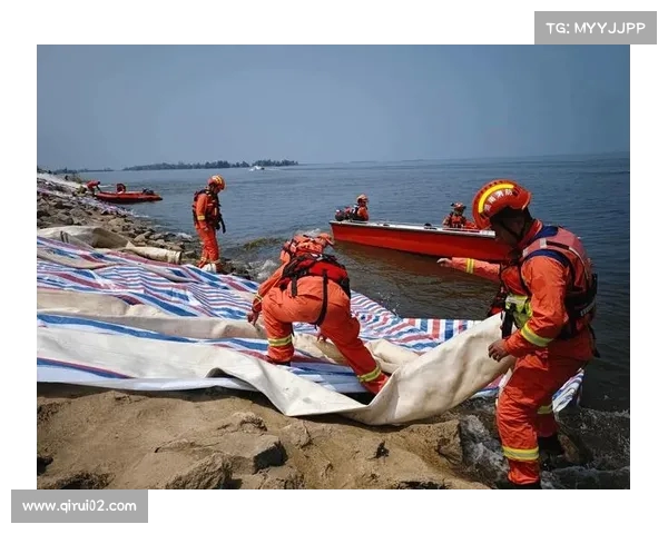 洞庭湖决堤危机加剧,水位无法阻挡,居民家园遭毁灭性洪水袭击 洞庭湖决堤危机加剧,水位无法阻挡,居民家园遭毁灭性洪水袭击